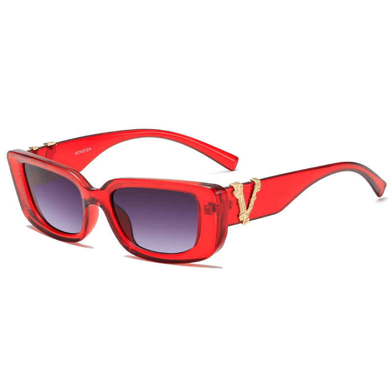 Women's fashionable sunglasses with luxurious tortoise design and gold accents Bowlift