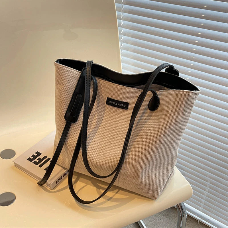 Minimalist Everyday Tote Bowlift