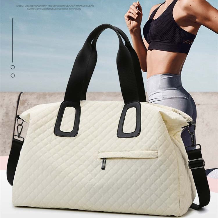 Durable weekend bag with innovative storage Bowlift
