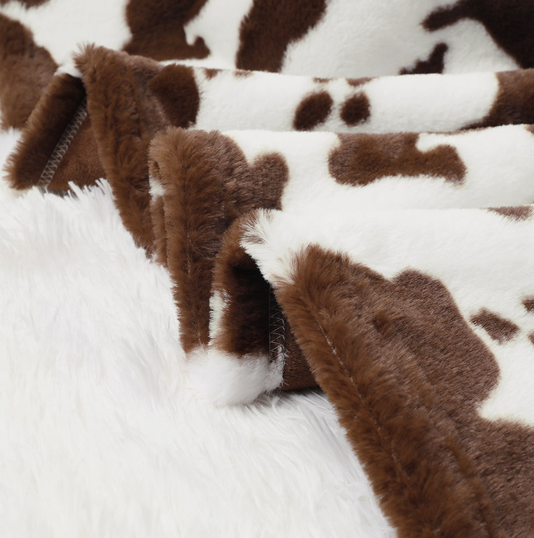 Ladies Cozy and Stylish Bedspread Bowlift
