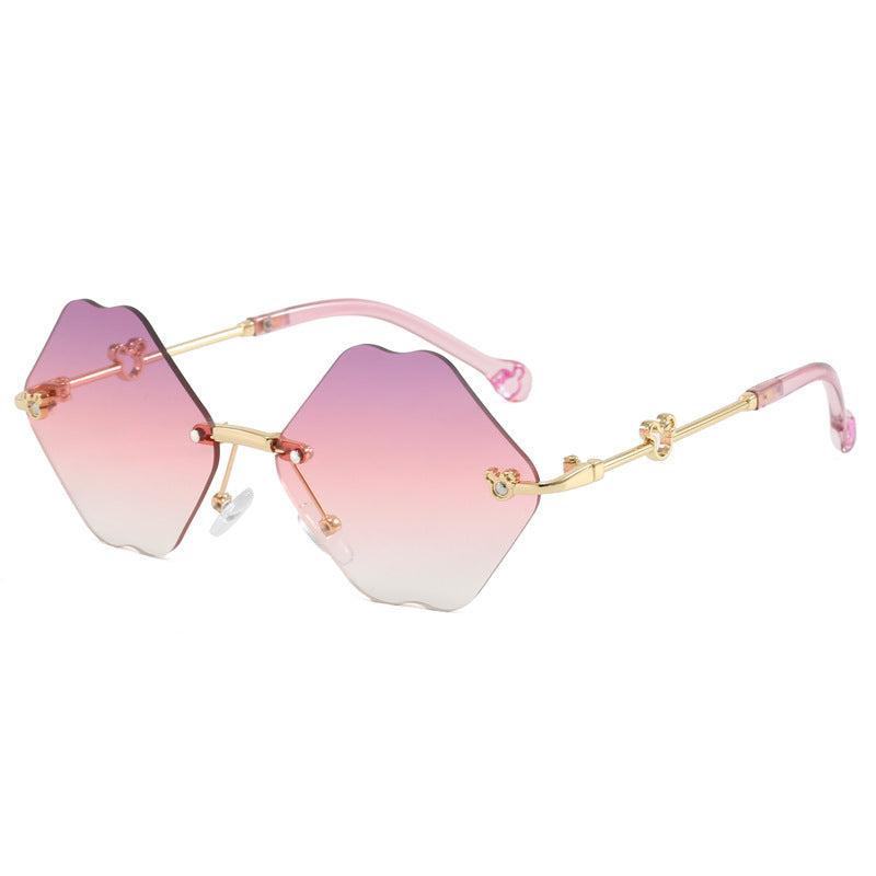 Ladies geometric oversized sunglasses with detailed, luxurious frame Bowlift