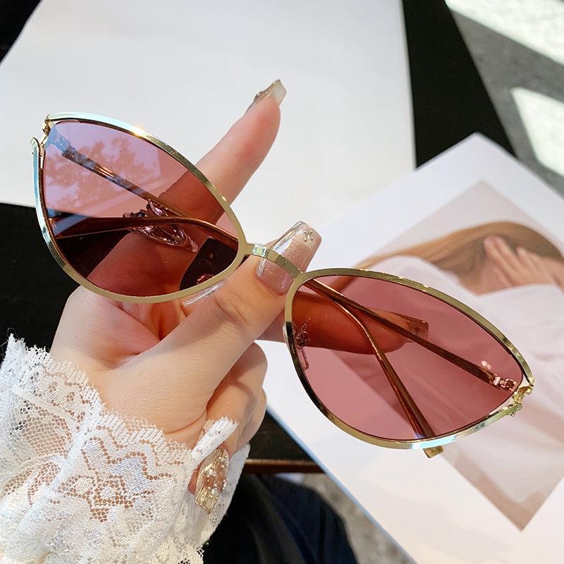 Ladies Cat-Eye Sunglasses with Elegant Metal Frame and UV Protection Bowlift