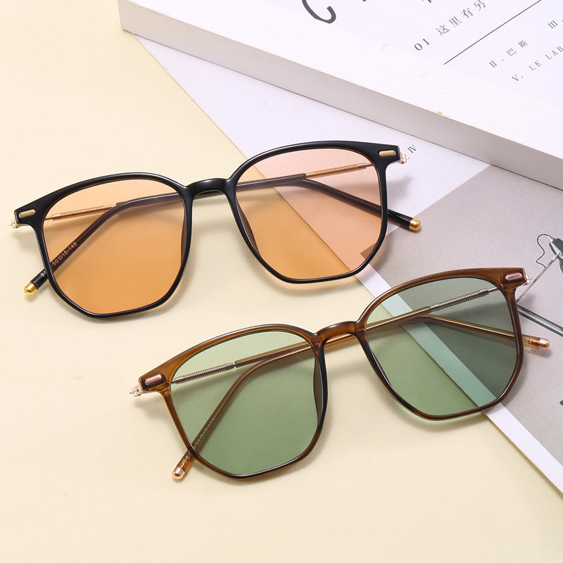 Ladies Fashion Glasses in Timeless Square Design Bowlift