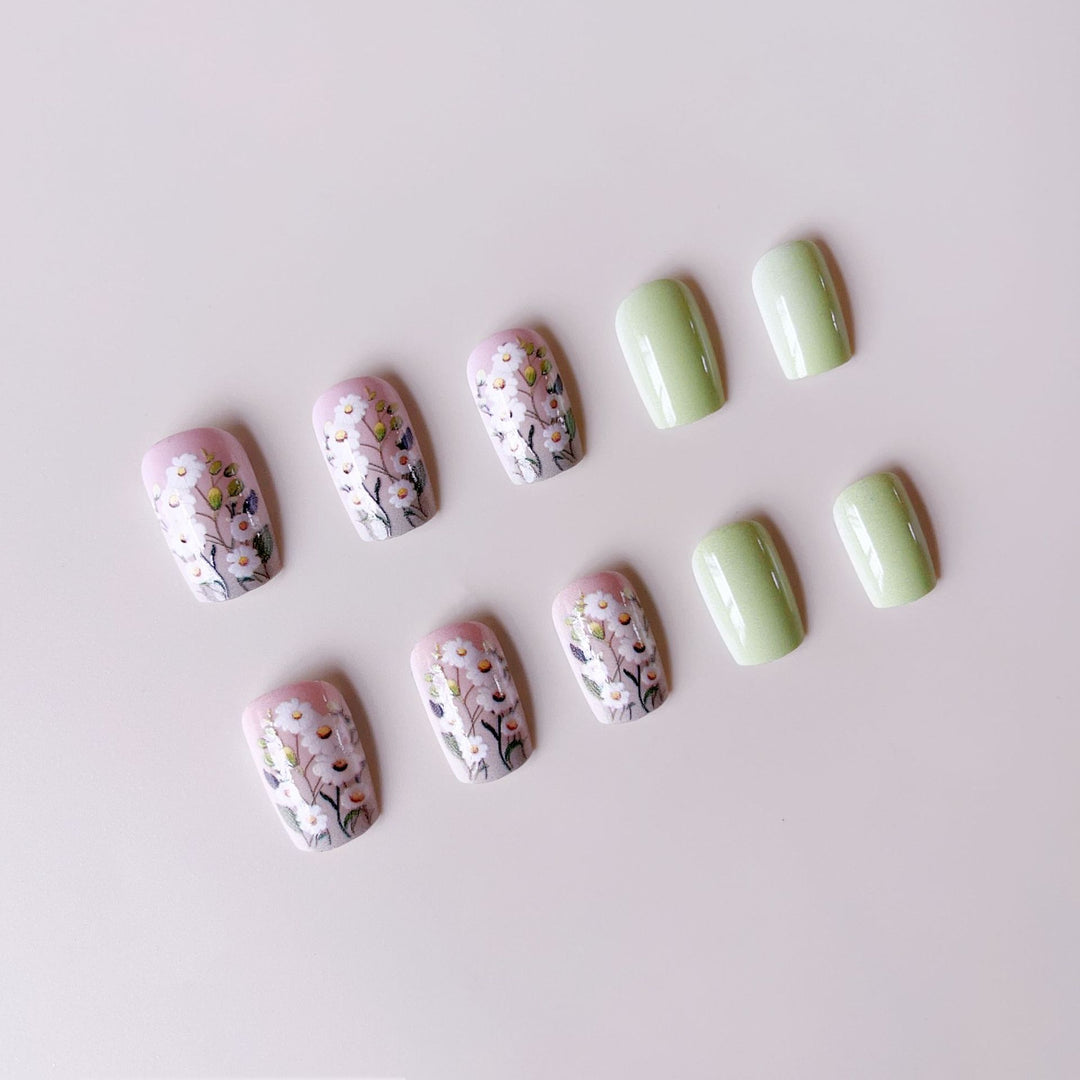 Artificial nail set with floral 3D applications Bowlift