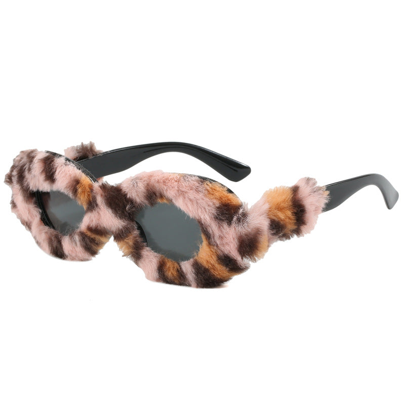Women eye-catching designer sunglasses with luxurious fur frame Bowlift