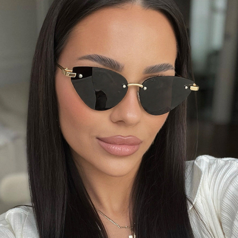 Women elegant Cat-Eye sunglasses with ultra-light metal frame Bowlift