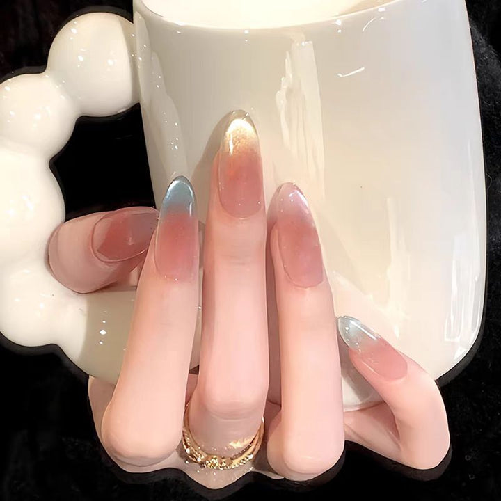 Artificial nails with elegant color gradient Bowlift