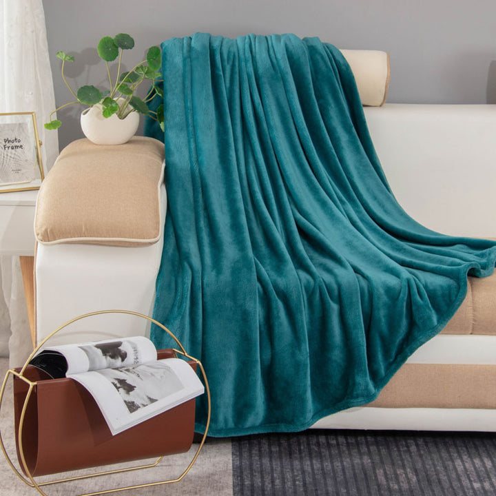 Ladies luxurious fleece blanket with soft texture Bowlift