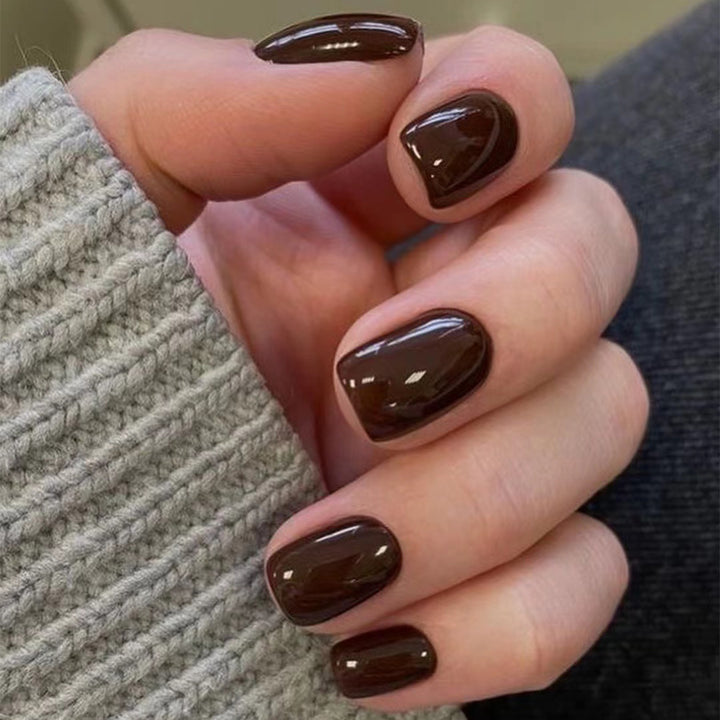 Elegant Nail Art with Gloss Finish Bowlift