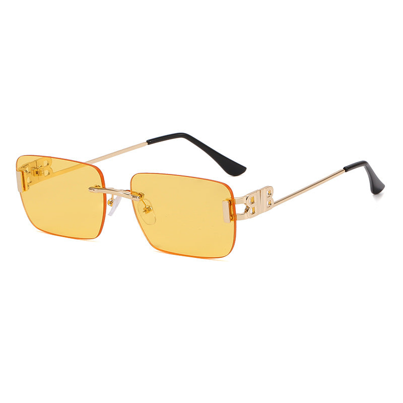 Women's fashionable square sunglasses with golden accents Bowlift
