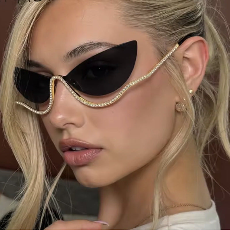 Women's extravagantly shaped Cat-Eye sunglasses with sparkling appliqués Bowlift