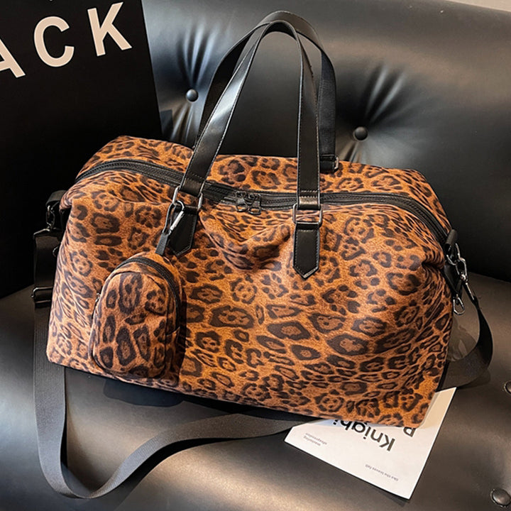 Weekend travel bag in fashionable leopard pattern Bowlift