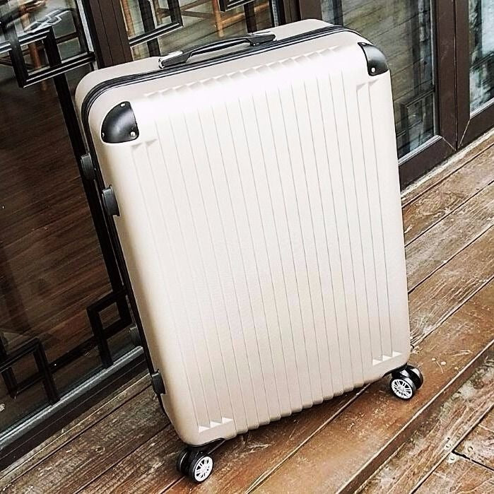 Hard-shell suitcase with quiet 360-degree wheels Bowlift