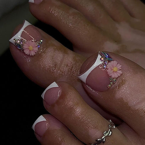 Nail design with floral accents Bowlift