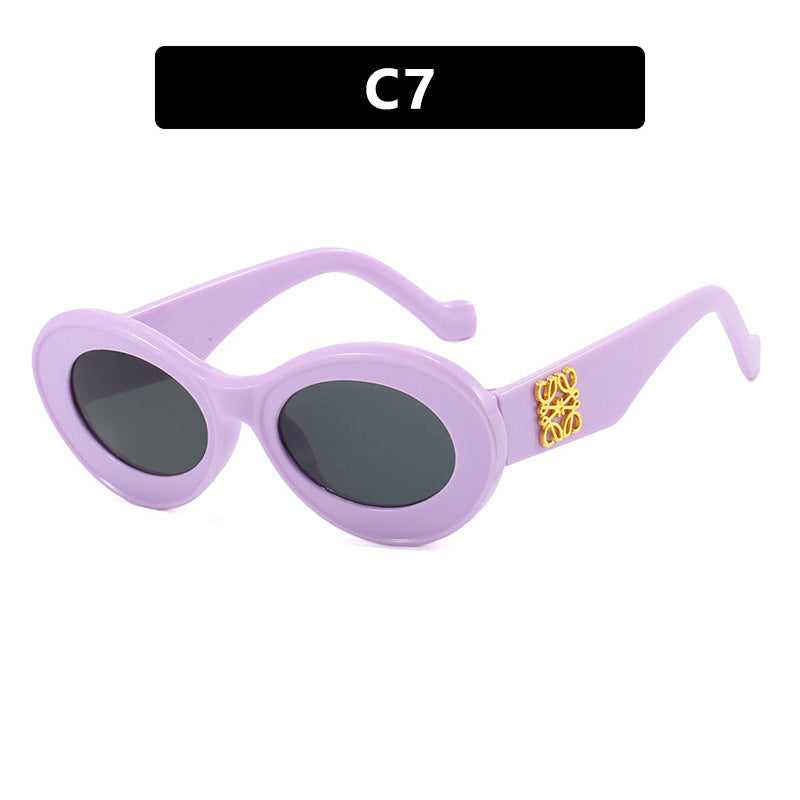 Women's fashionable sunglasses with oval frame and golden accents Bowlift