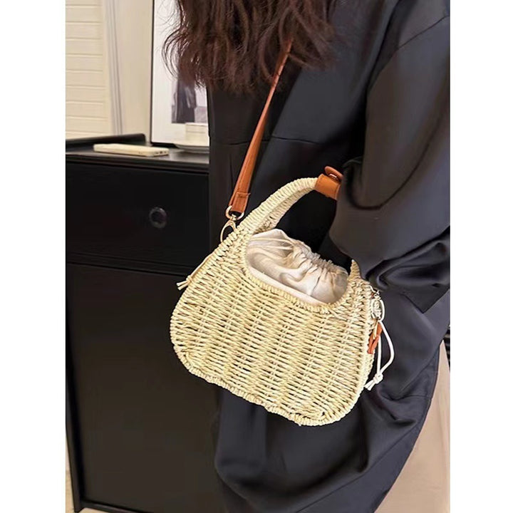 Fashionable wicker handbag with elegant leather detail Bowlift
