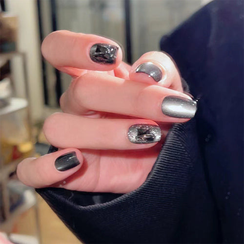Artificial nails with trendy metallic design Bowlift