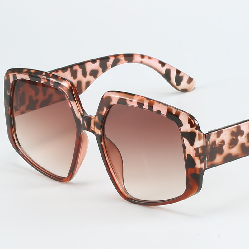 Women's modern square sunglasses with high-quality UV protection technologies Bowlift