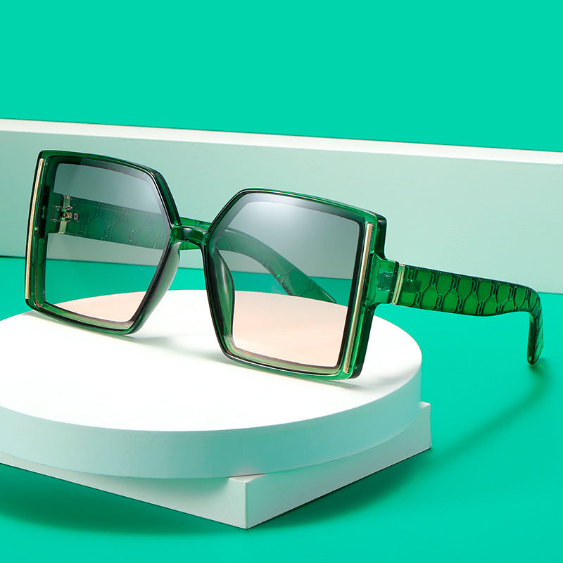 Women’s fashionable sunglasses in retro-inspired design Bowlift