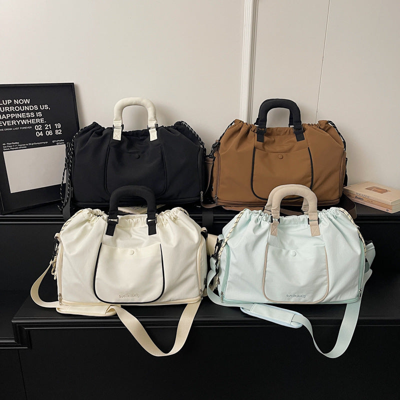Sporty Carrying Bag with Innovative Cuff Design Bowlift