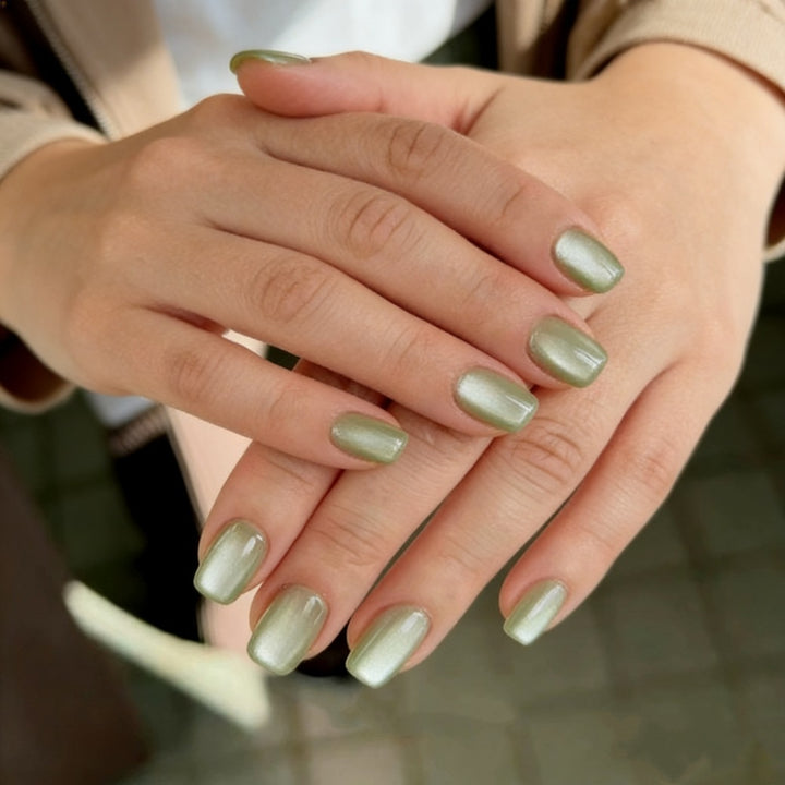 Glossy Elegant Press-On Nail Set Bowlift