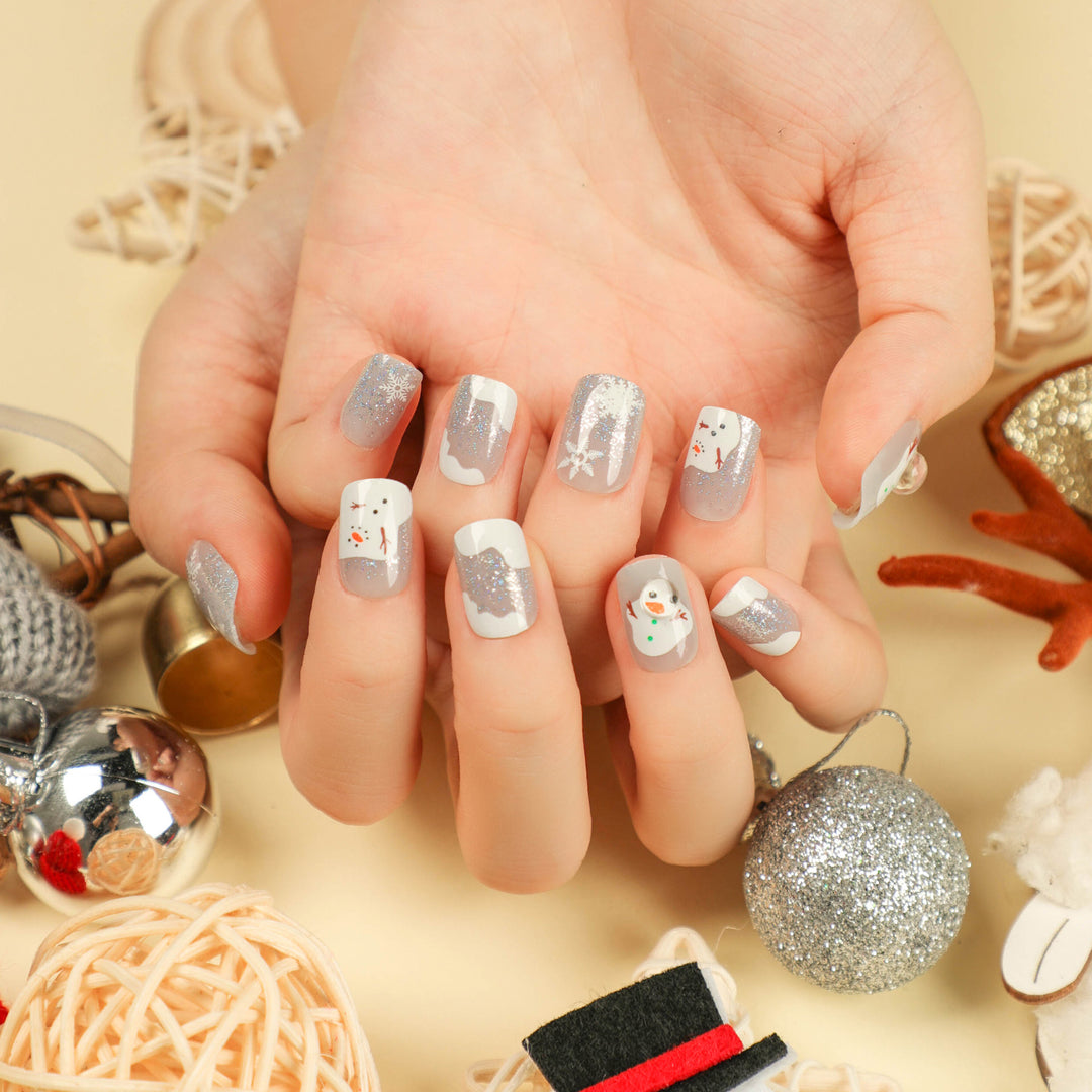 Artful Nail Art with Snow and Christmas Motifs Bowlift