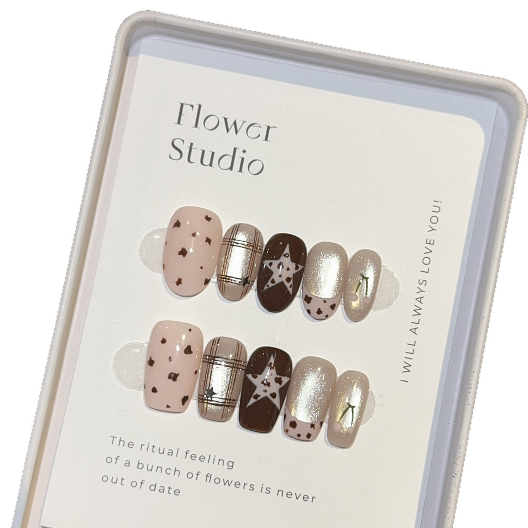 Artificial Nails in Elegant Flower Design Bowlift