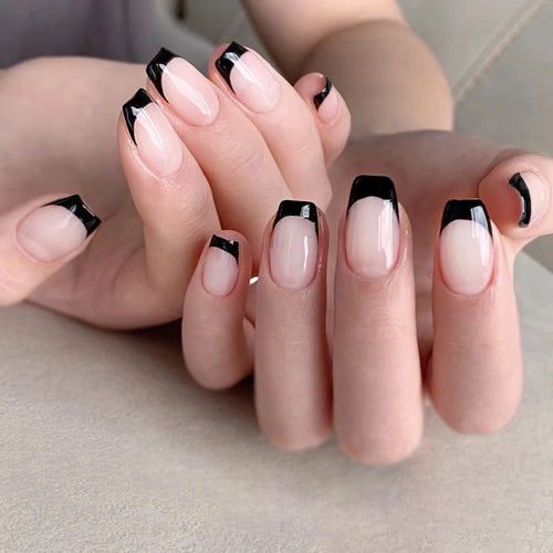 Artificial nail tips with high gloss black Bowlift