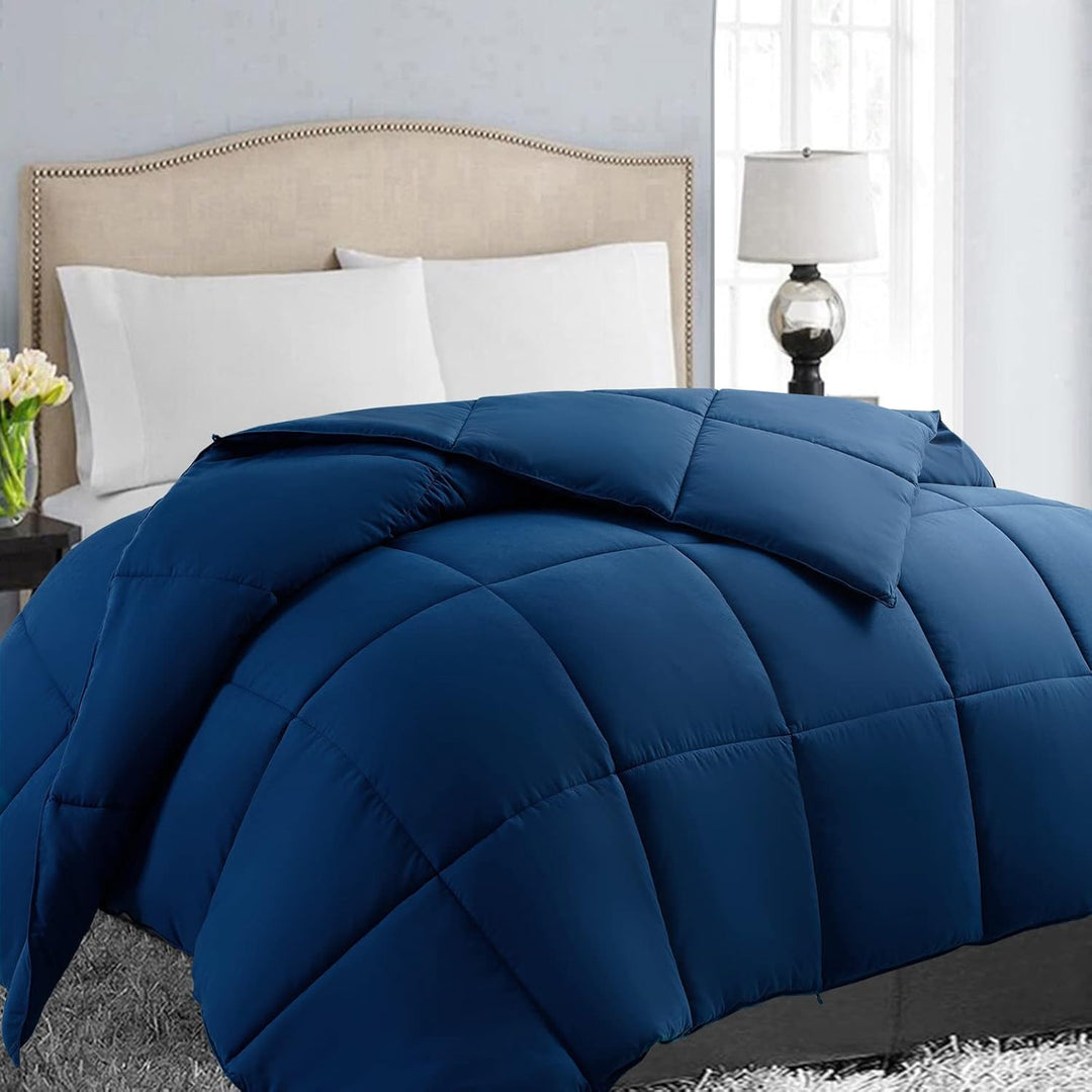 Luxurious All-Season Down Alternative Comforter Bowlift