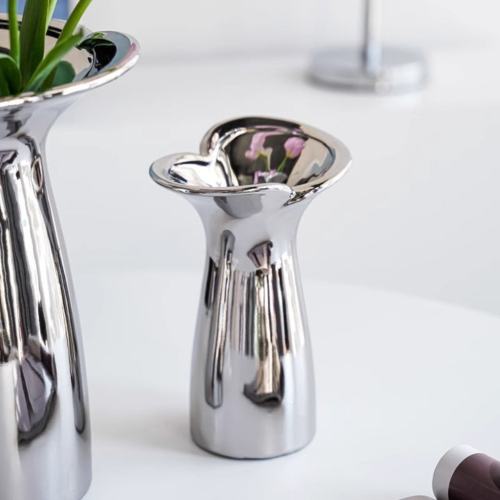Elegant and modern ceramic vase Bowlift