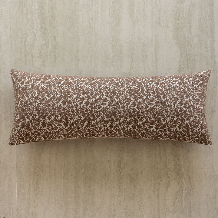 Elegant and decorative pillow with fine pattern