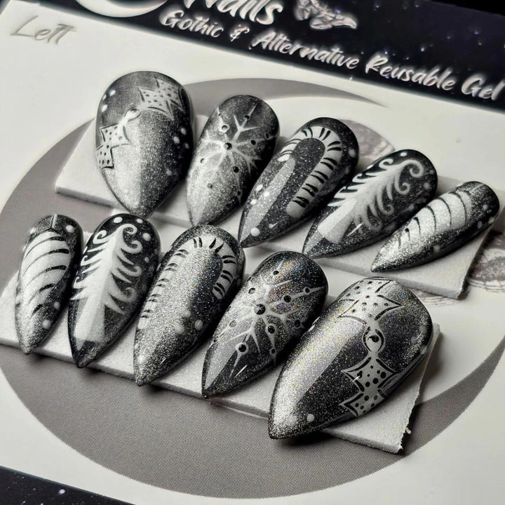 Artificial nails with festive winter design Bowlift