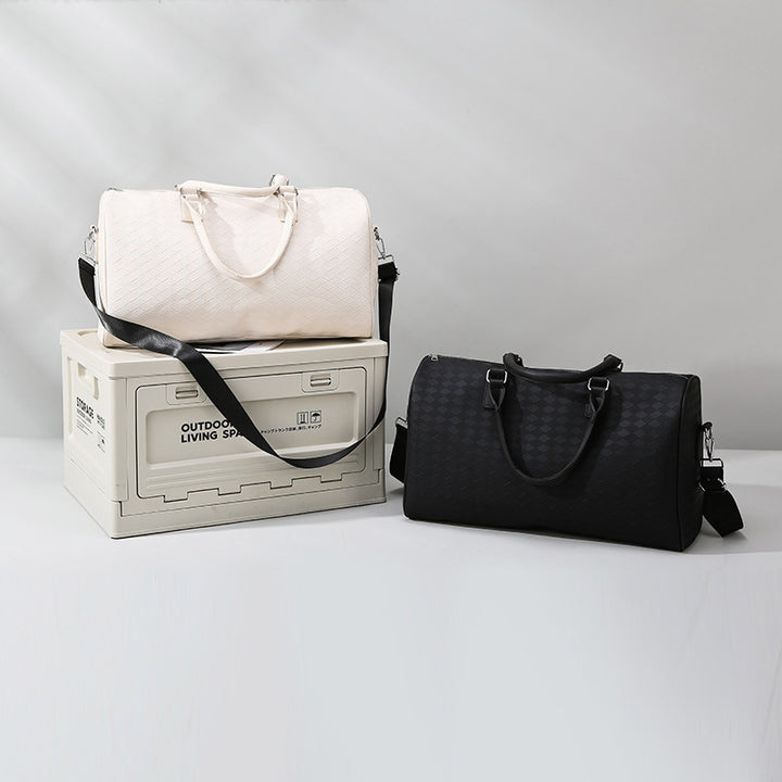 Sporty shoulder bag with structured outer material Bowlift