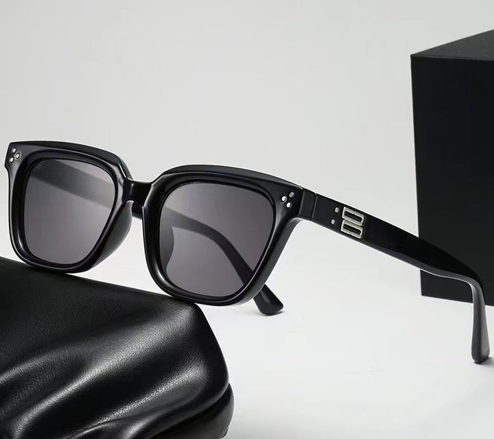 Women's trendy oversized sunglasses with sturdy plastic frame Bowlift