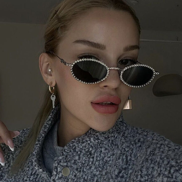 Women's extravagant sunglasses with original frame and modern lenses Bowlift