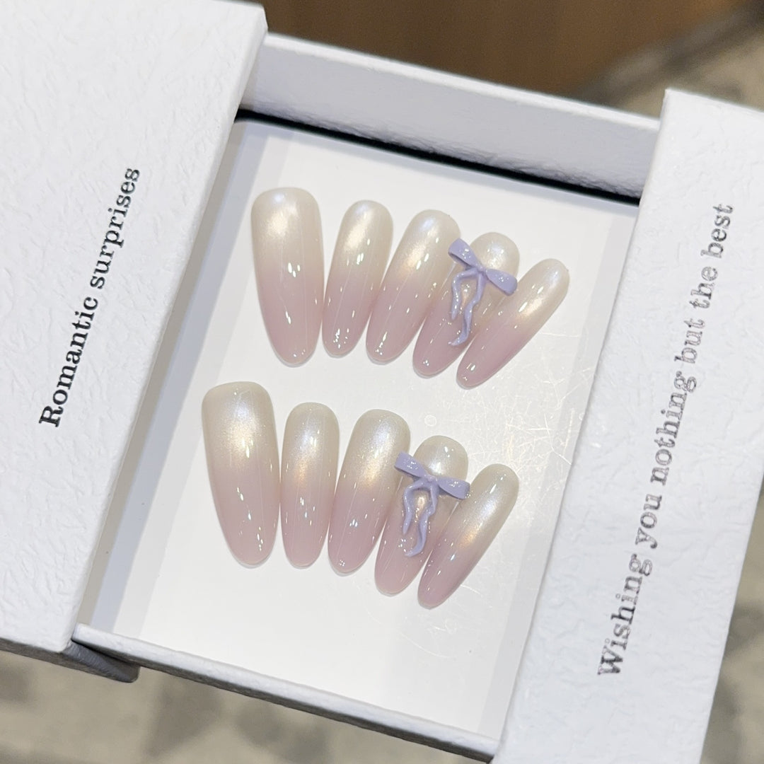 Artificial nails with romantic design and shimmering accents Bowlift