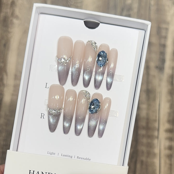 Glamorous Press-On Nail Set with Ombré Design and Rhinestone Accents Bowlift