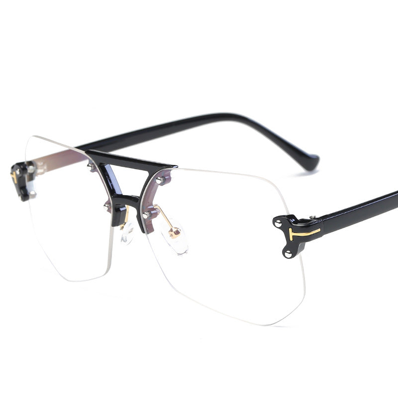 Ladies' Fashion Sunglasses in Futuristic Design Bowlift