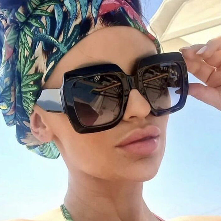Women's oversized sunglasses with square frames and UV protection Bowlift