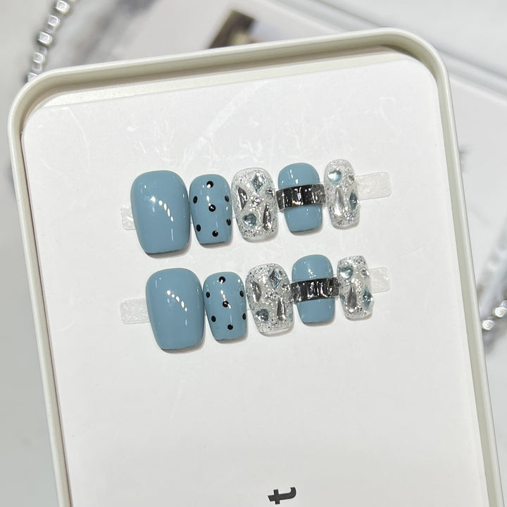 Decorative Press-On Nail Set with Glittery Accents Bowlift