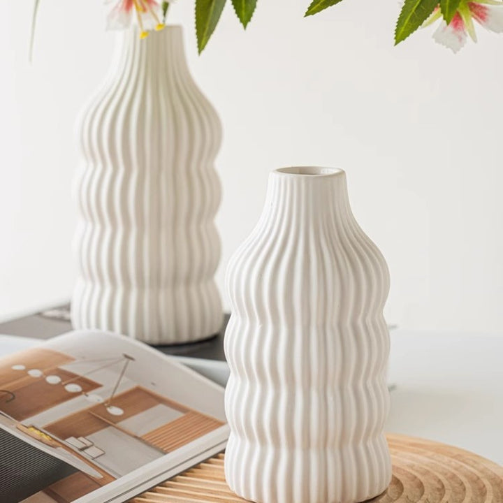 Stylish ceramic vase with wave structure Bowlift