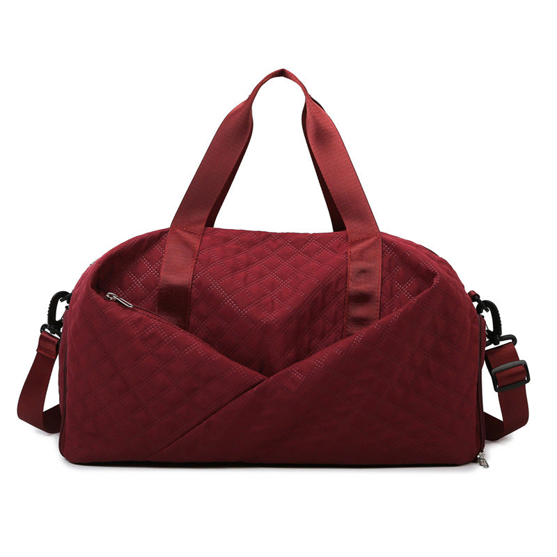 Sporty travel bag with elegant quilted pattern Bowlift
