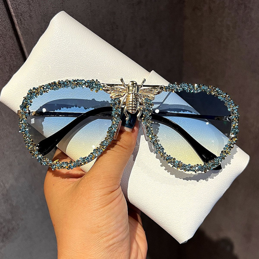 Women Glamorous Oversized Sunglasses with Unique Decorative Frame Bowlift
