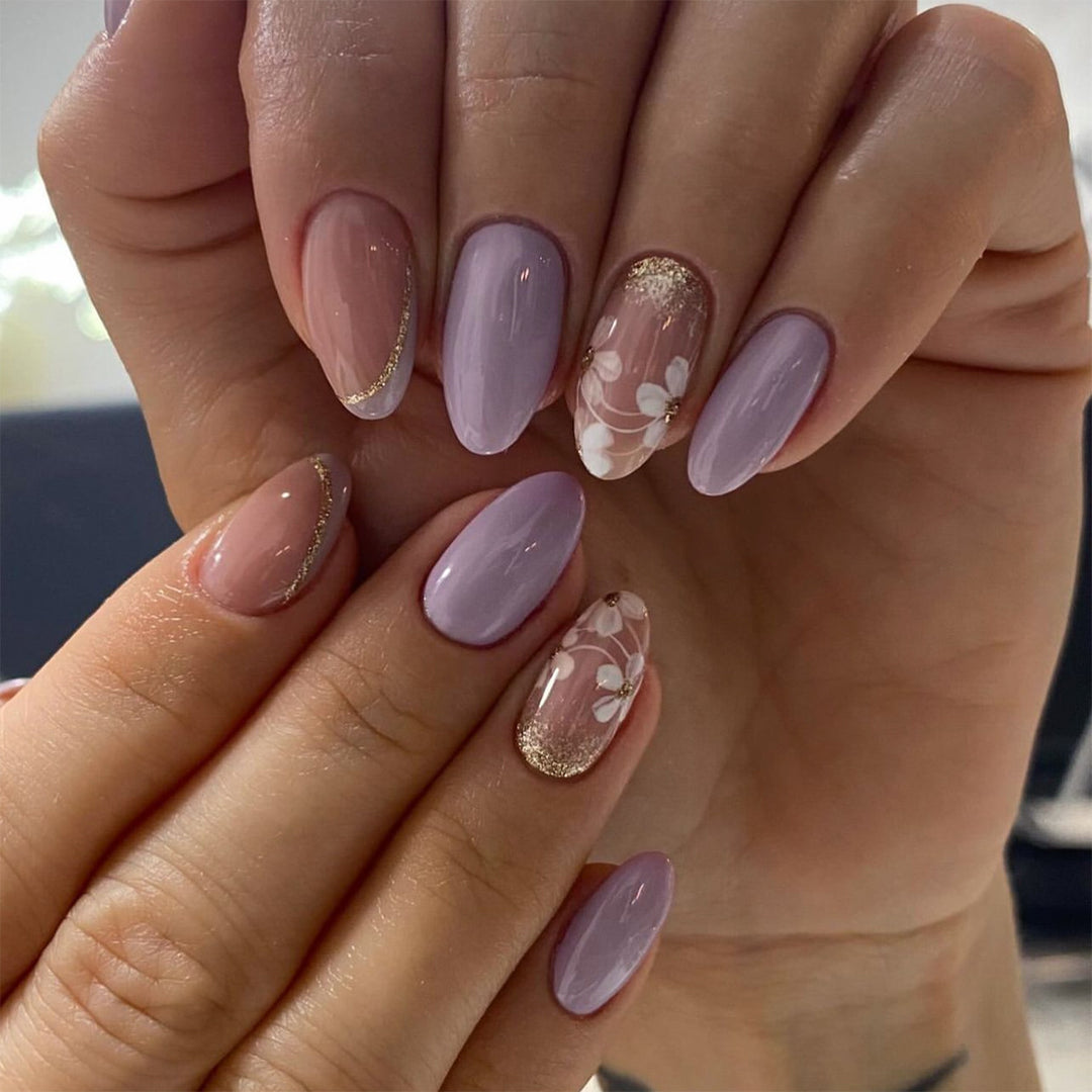Artificial nail art with playful dots and bows Bowlift