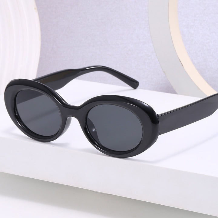 Ladies stylish sunglasses in extravagant leopard pattern Bowlift