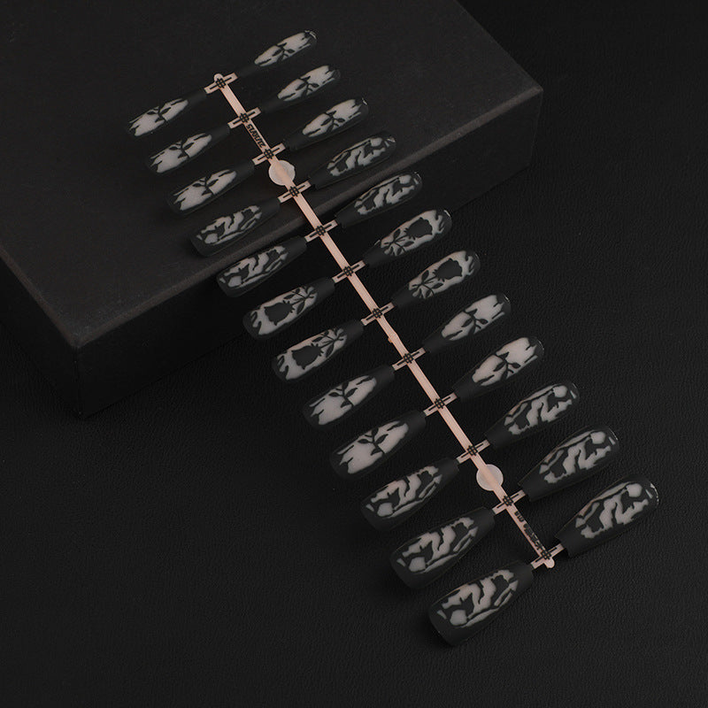 Artificial nails in elegant design Bowlift