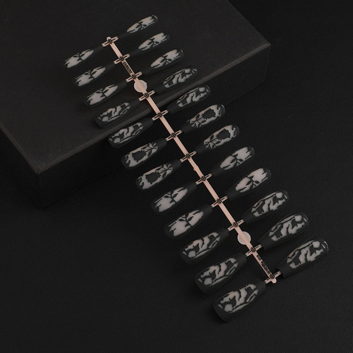 Artificial nails in elegant design Bowlift