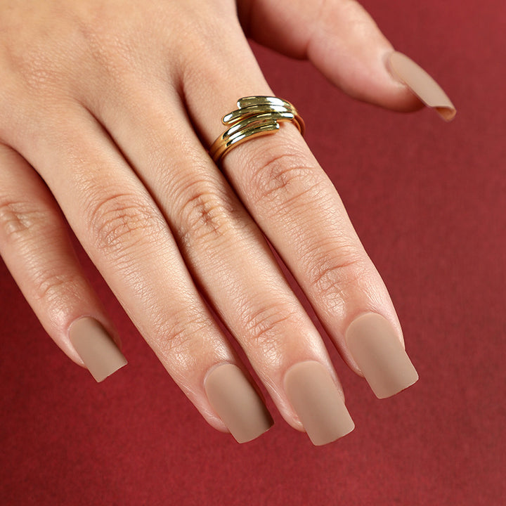 Artificial nails in elegant matte finish Bowlift