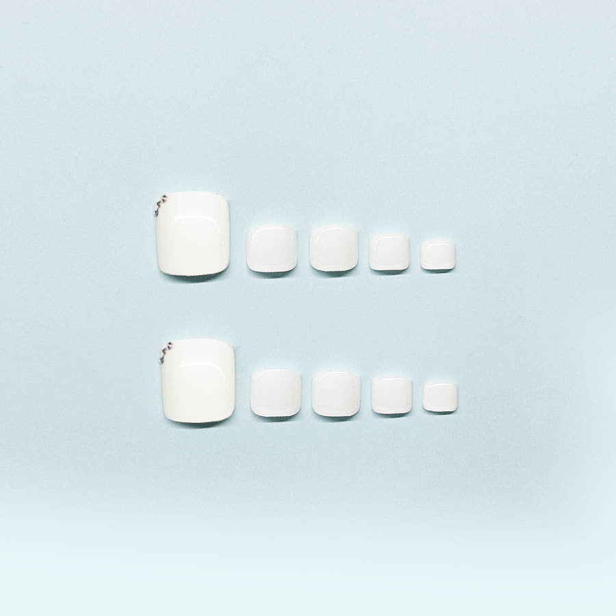 Nail art set with elegant glitter accents Bowlift