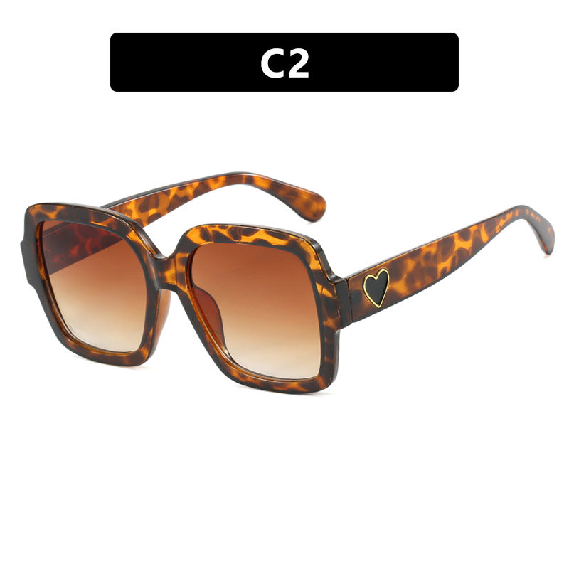 Women's square sunglasses with playful heart detail Bowlift